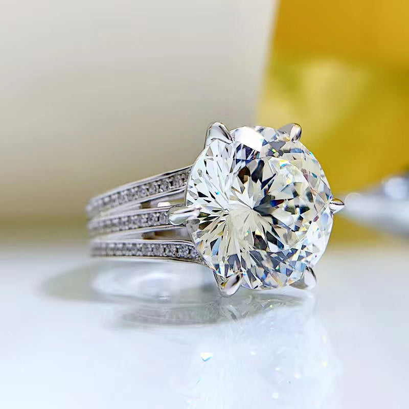 #397 Gorgeous 10Carat Moissanite Ring S925 Sterling Silver Green and Clear color