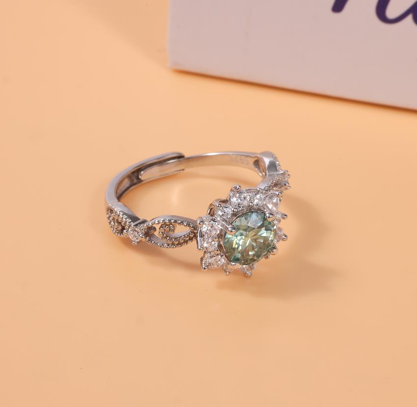 #452  Vintage 1Carat Green Moissanite  Ring S925 Sterling Silver