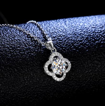 #560 1CT/2CT Moissanite Necklace Clover Pendant 925 Sterling Silver